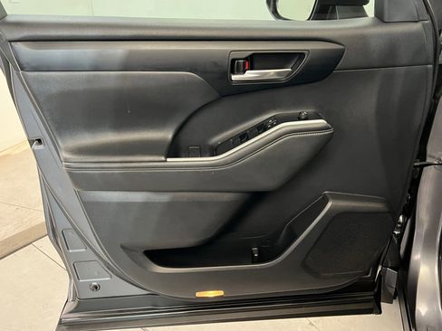 Certified 2021 Toyota Highlander XLE image 16