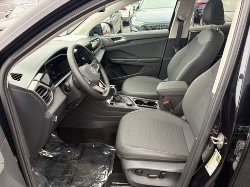 Used 2025 Volkswagen Taos SE image 30