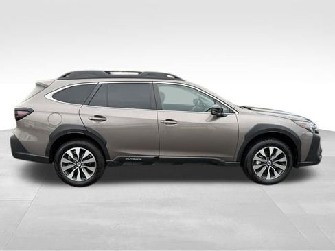 Used 2023 Subaru Outback Limited image 11