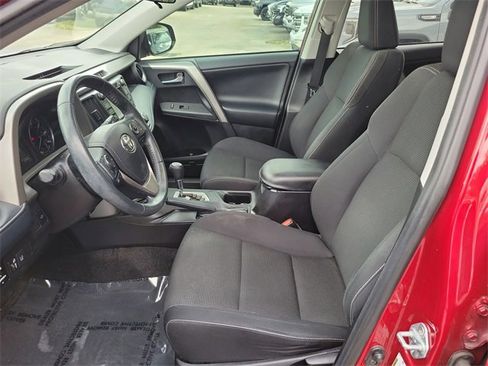 Used 2018 Toyota RAV4 XLE image 12