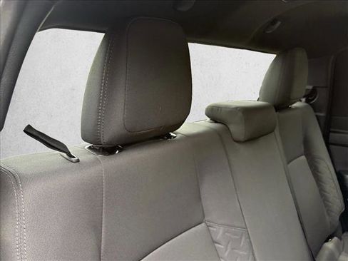 Certified 2025 Toyota Tacoma SR5 AWD/4WD image 21