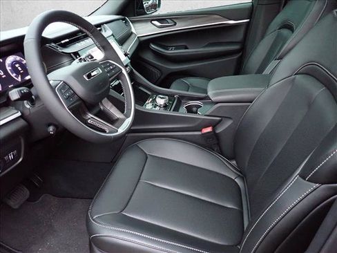 Used 2026 Jeep Grand Cherokee Limited w/ Luxury Tech Group II AWD/4WD image 9