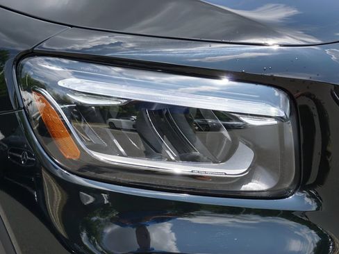 Used 2025 Mercedes-Benz GLB 250 image 11
