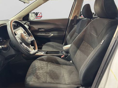 Used 2024 Nissan Kicks SV image 9