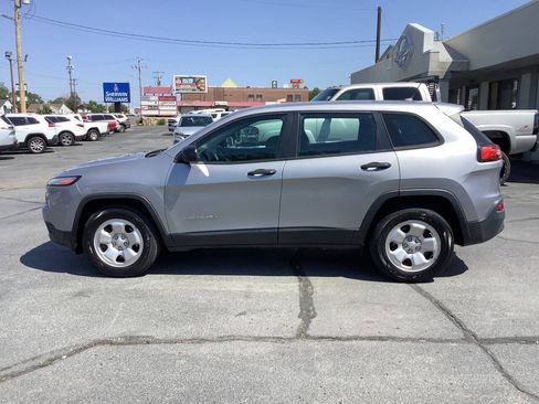 Used 2017 Jeep Cherokee Sport w/ Trailer Tow Group AWD/4WD image 17
