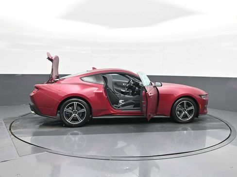 Used 2025 Ford Mustang Coupe image 38