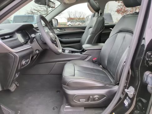 Used 2023 Jeep Grand Cherokee L Limited w/ Luxury Tech Group II image 20