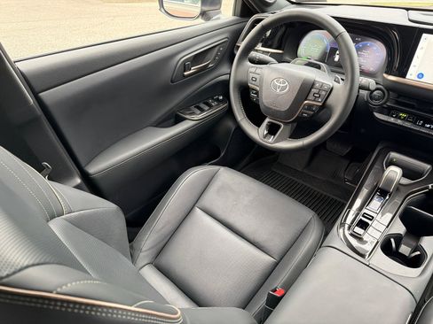 Used 2025 Toyota Crown Signia w/ Advanced Technology Package image 22