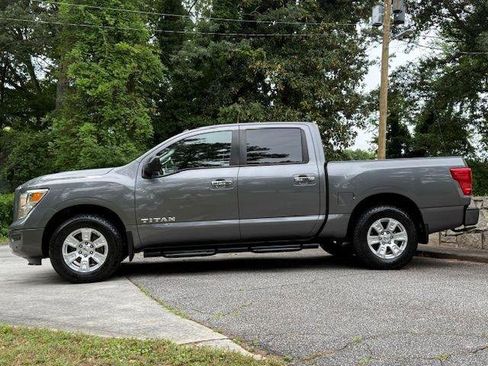 Used 2021 Nissan Titan SV w/ SV Convenience Package RWD image 19