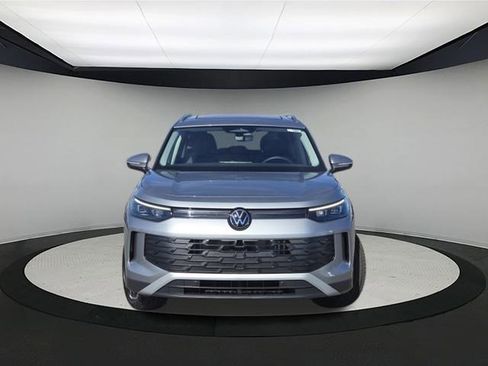 New 2026 Volkswagen Tiguan SE image 2