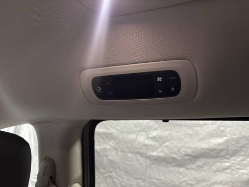 Used 2017 Chrysler Pacifica Touring-L image 15