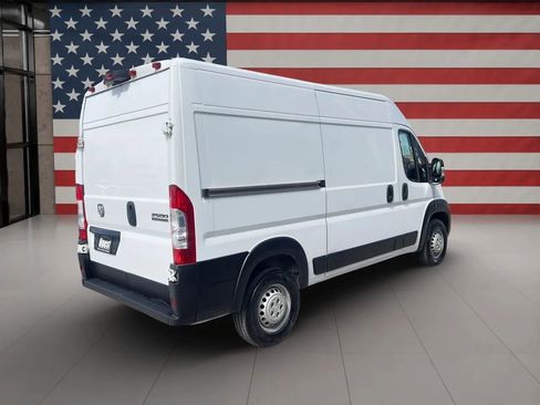 Used 2025 RAM ProMaster 2500 w/ Convenience Group image 3