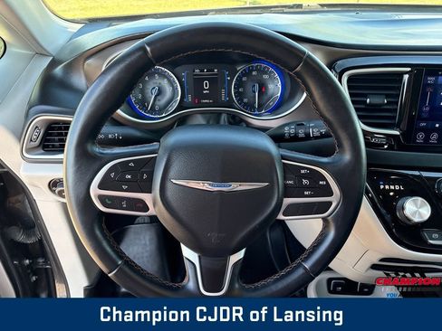 Used 2017 Chrysler Pacifica Touring-L w/ Tire & Wheel Group FWD image 20