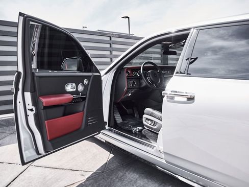 Used 2024 Rolls-Royce Phantom Sedan RWD image 43