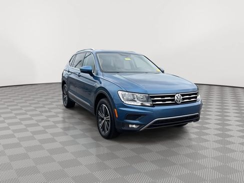 Used 2018 Volkswagen Tiguan SEL AWD/4WD image 2