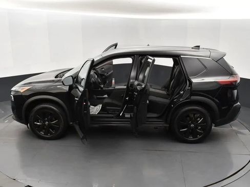 Used 2023 Nissan Rogue SV image 7