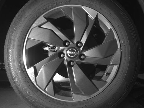 Used 2025 Nissan Rogue SV FWD image 15