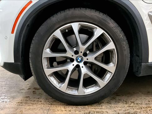 Used 2025 BMW X5 xDrive50e image 12