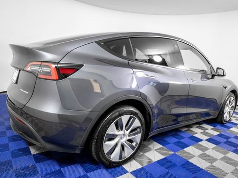 Used 2022 Tesla Model Y Long Range image 4