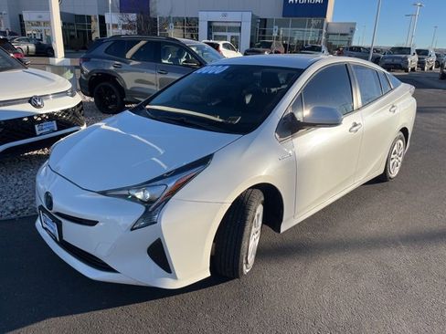 Used 2017 Toyota Prius One image 1