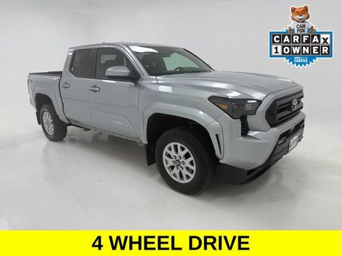 Used 2025 Toyota Tacoma SR5 AWD/4WD image 1