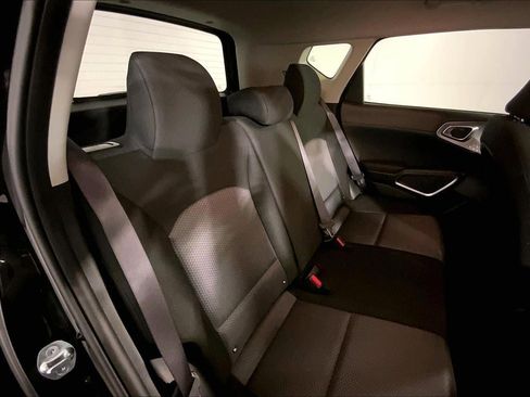 Used 2025 Kia Soul LX image 23