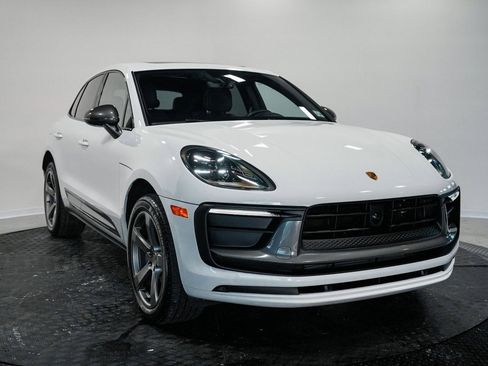 Used 2023 Porsche Macan image 3
