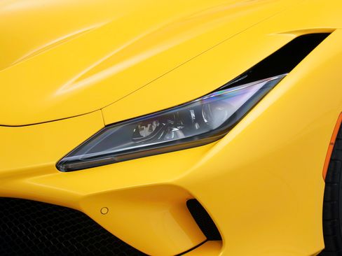 Certified 2022 Ferrari F8 Tributo RWD image 18