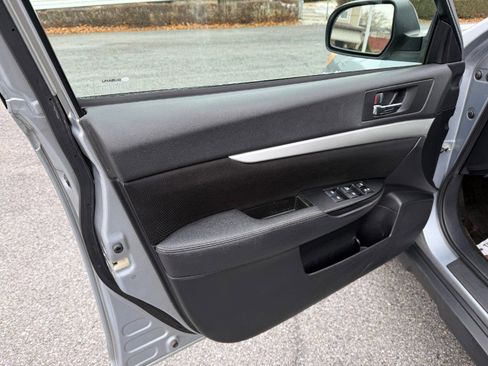 Used 2014 Subaru Outback 2.5i Premium image 10