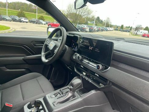 Used 2024 Chevrolet Colorado W/T RWD image 5