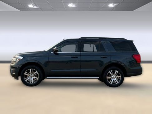 Used 2022 Ford Expedition XLT AWD/4WD image 2