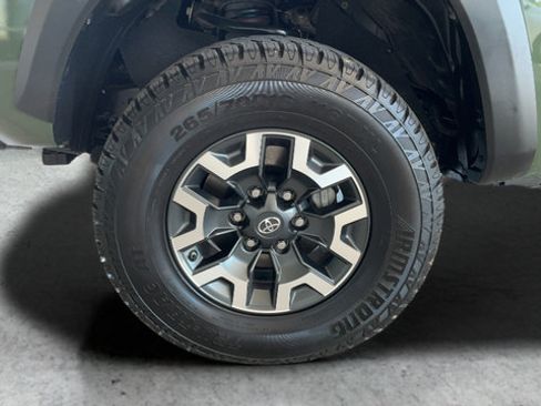 Used 2021 Toyota Tacoma TRD Off-Road AWD/4WD image 25