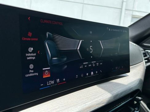 Used 2025 BMW i4 eDrive40 w/ Premium Package RWD image 26