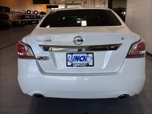 Used 2015 Nissan Altima 2.5 S w/ Power Driver Seat Package FWD image 4