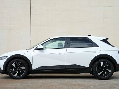 Used 2025 Hyundai Ioniq 5 SE RWD image 8