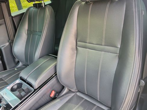 Used 2019 Land Rover Range Rover Velar R-Dynamic SE image 6