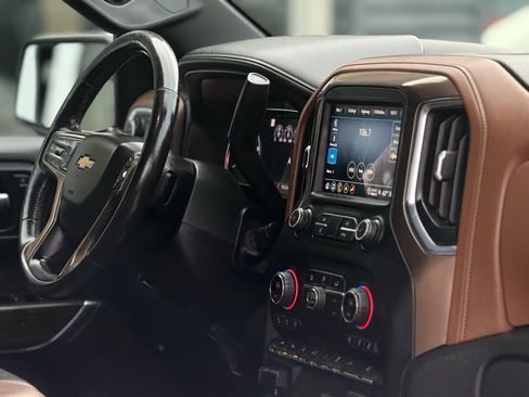 Used 2021 Chevrolet Silverado 1500 High Country w/ Technology Package image 13