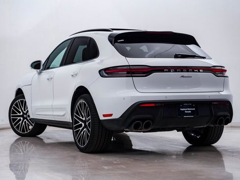 Certified 2025 Porsche Macan image 3