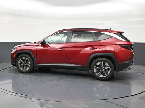 Used 2025 Hyundai Tucson SEL FWD image 2