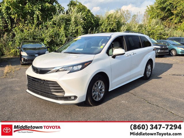 Used 2026 Toyota Sienna XLE FWD image 7
