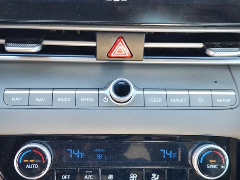 Certified 2024 Hyundai Elantra SEL image 22