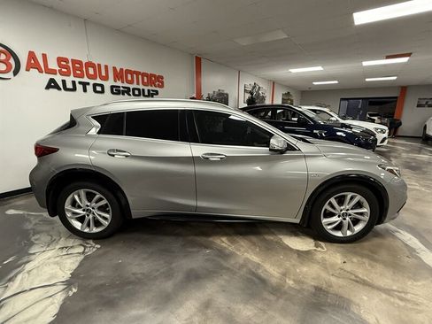 Used 2019 INFINITI QX30 w/ Cargo Package image 3
