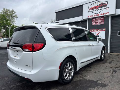 Used 2017 Chrysler Pacifica Limited w/ Advanced Safetytec Group FWD image 6