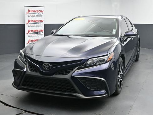 Used 2022 Toyota Camry SE FWD image 4