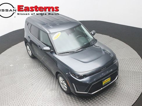 Used 2023 Kia Soul LX w/ LX Technology Package FWD image 3