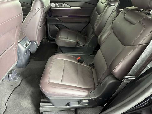 Used 2025 Ford Explorer Platinum image 20