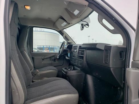 Used 2024 GMC Savana 2500 w/ Driver Convenience Package image 18