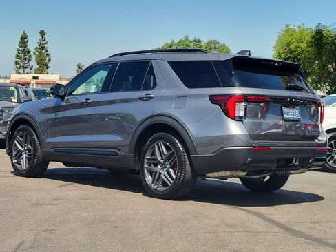 Used 2026 Ford Explorer ST-Line w/ ST-Line Street Pack RWD image 2