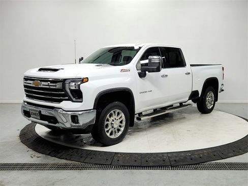 Used 2025 Chevrolet Silverado 2500 LTZ w/ LTZ Premium Package image 3