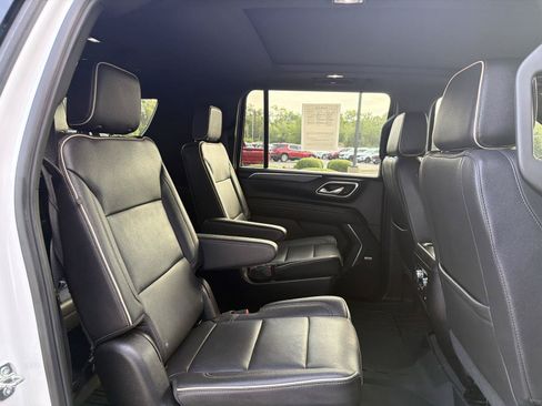Used 2023 GMC Yukon XL SLT w/ SLT Premium Package AWD/4WD image 40